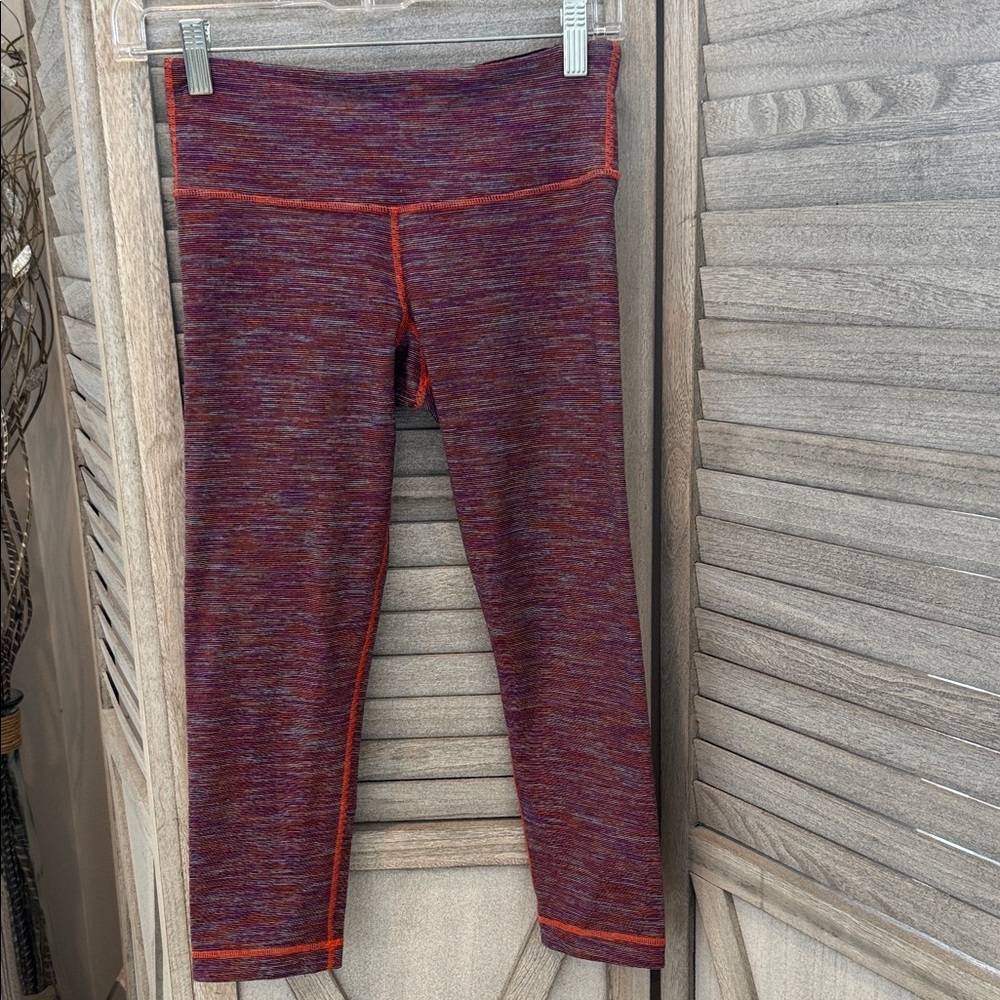 125. Lululemon Multicolor cropped Leggings size 4 pre owned